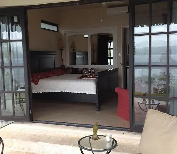 Heliconia Hall Bed and breakfast 3*
