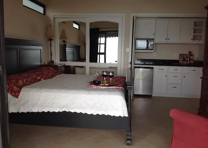 Heliconia Hall Bed and breakfast 3*
