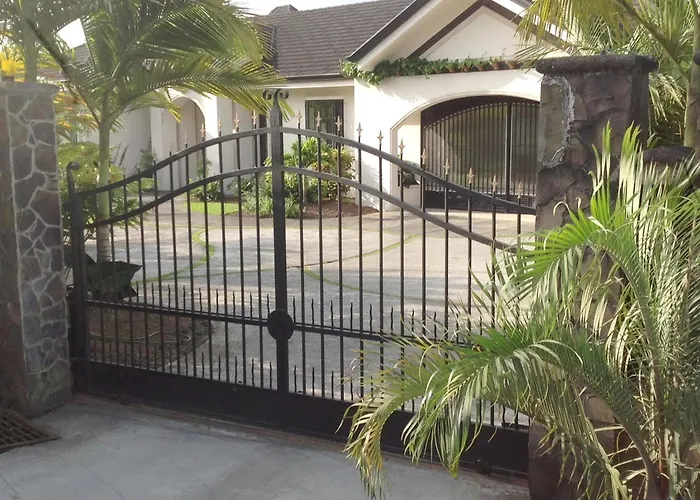 Heliconia Hall Bed and breakfast